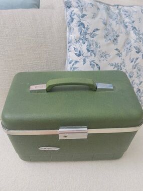 Green Cosmetic Train Case Storage Box with Handle by Unbranded